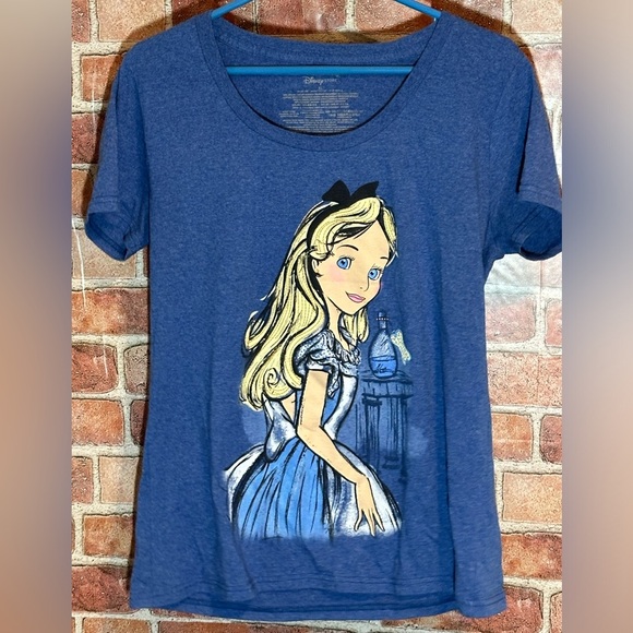 Women's Disney Store Alice in Wonderland Tshirt size XL - Picture 1 of 4